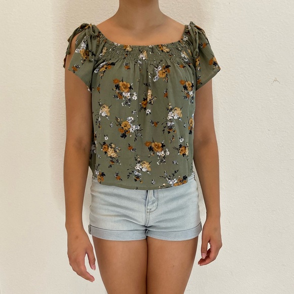 Xhileration green floral off the shoulder top - Picture 2 of 8